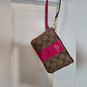 🌸 Coach Signature Wristlet – Brown Canvas with Pink Accent | Pre-Loved